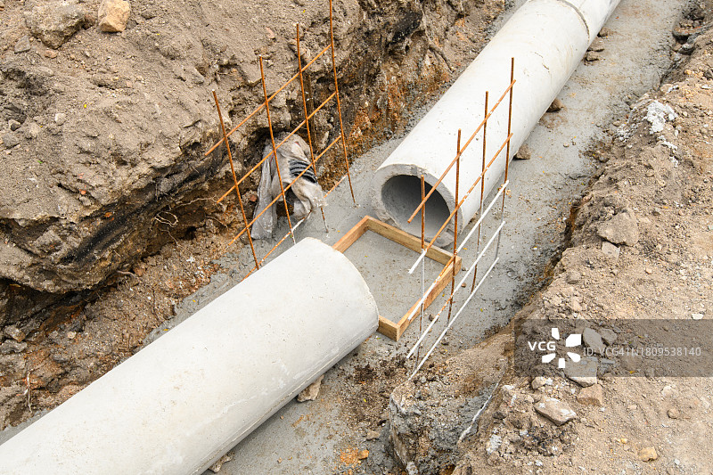 建筑工地上的排水管图片素材
