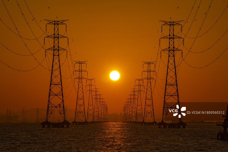 京畿道牙山市始华湖日出铁塔图片素材