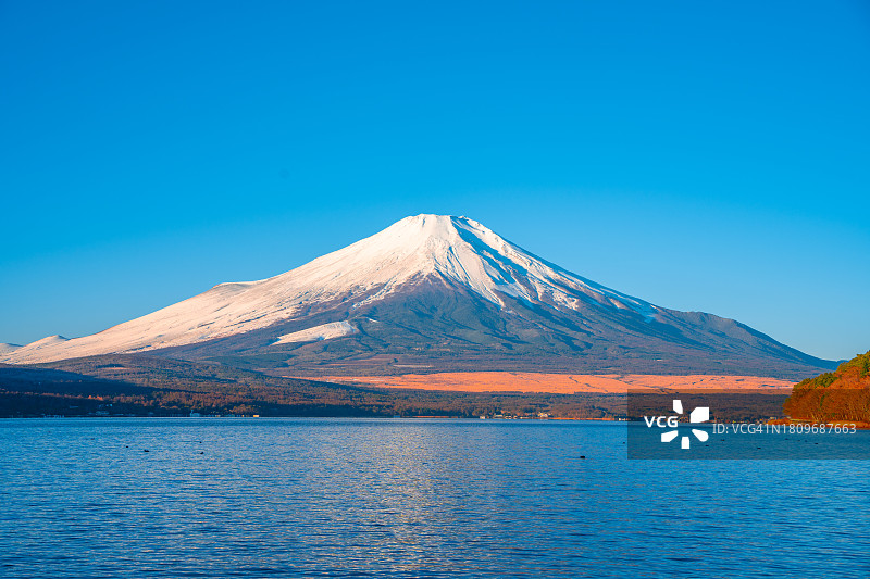 日本富士山顶清晨图片素材
