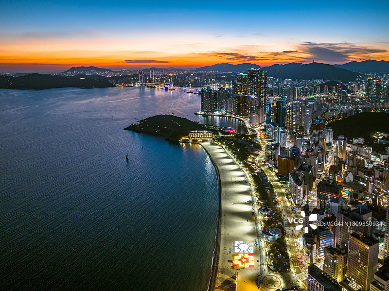 夜晚的海云台沙滩城市天际线图片素材