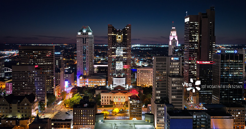 夜间俄亥俄州议会大厦鸟瞰图片素材