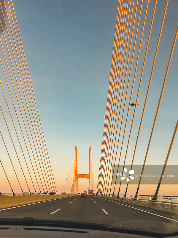 里斯本瓦斯科达伽马大桥景色图片素材