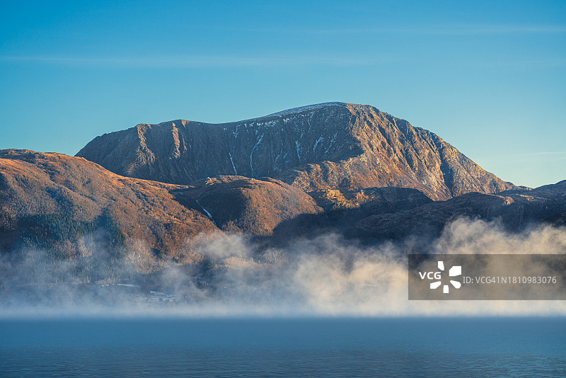 峡湾海面雾景风光图片素材