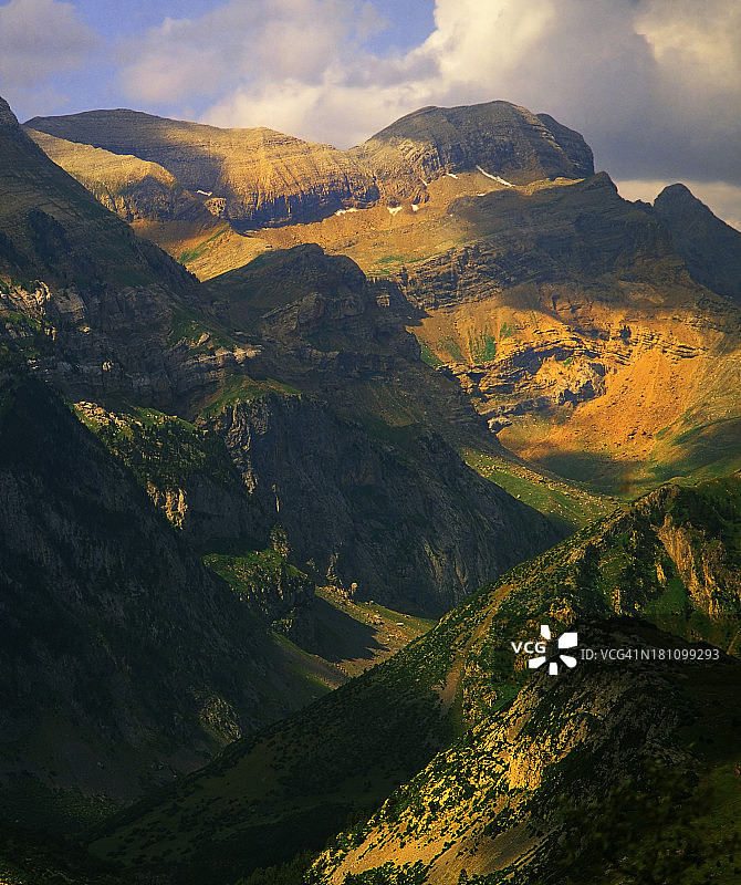 比利牛斯山脉图片素材