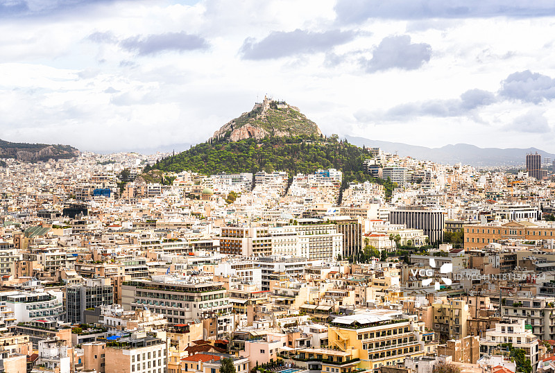 雅典天际线的利卡维多斯山图片素材