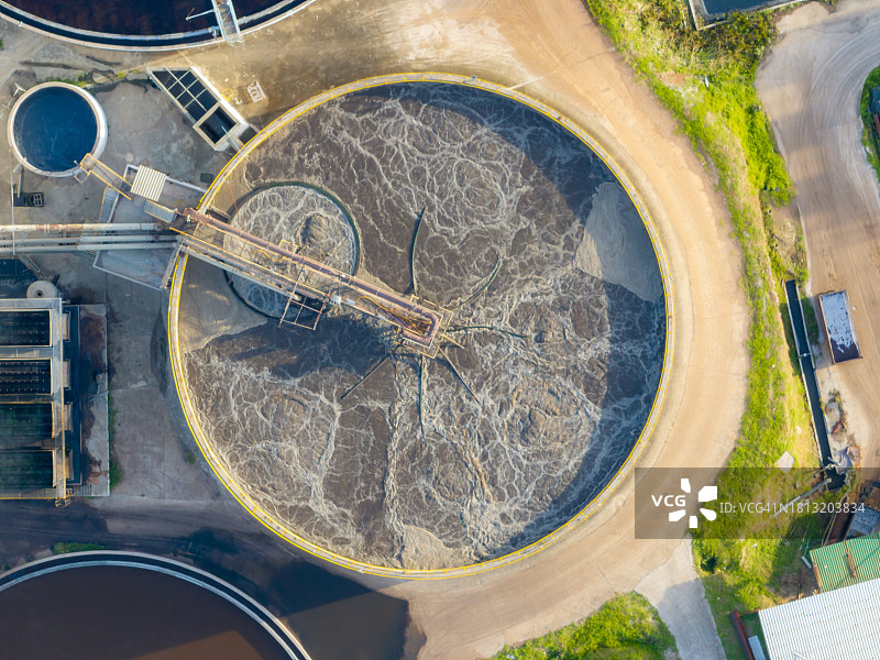 水处理厂的净化过程图片素材