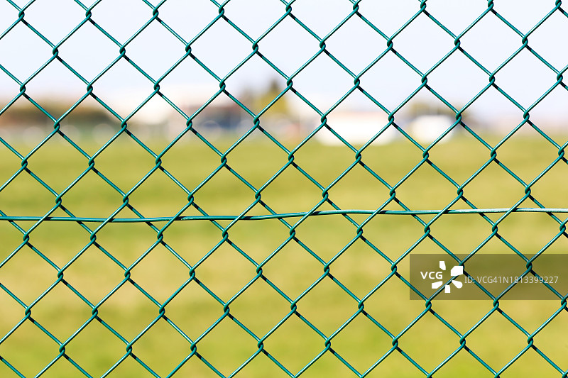 栅栏与背景草坪图片素材
