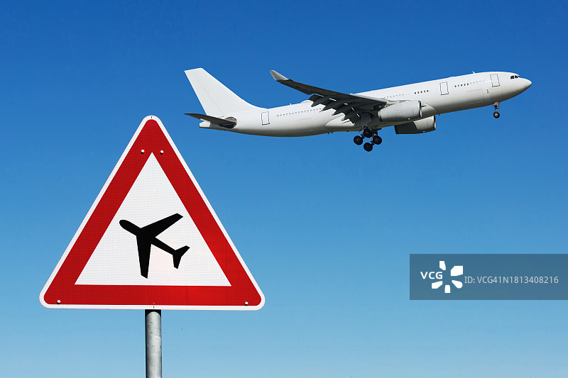 注意飞机，飞机抵达警告路标图片素材