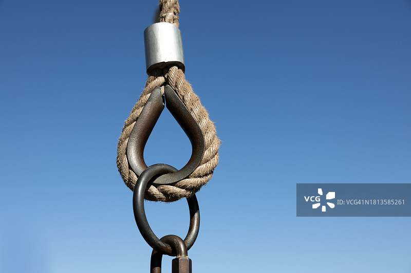 带孔眼的绳子图片素材