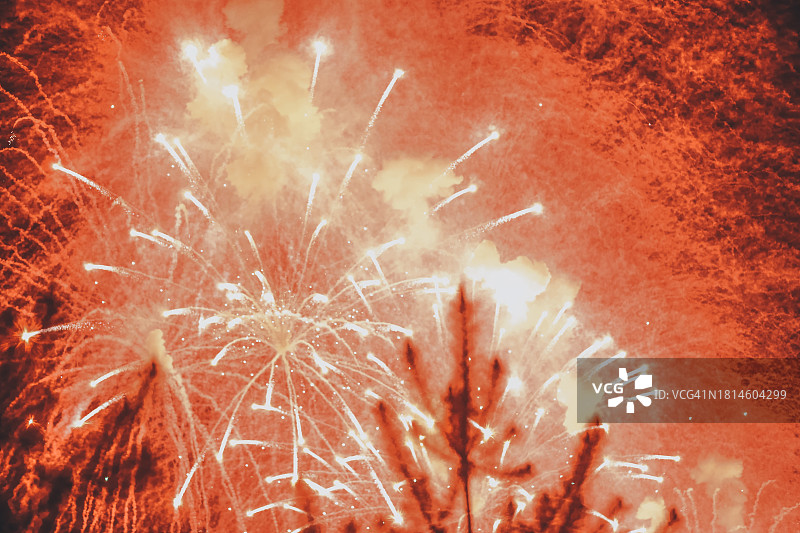 夜空中的绚丽烟花图片素材