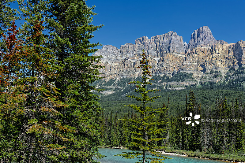 城堡山和弓河图片素材