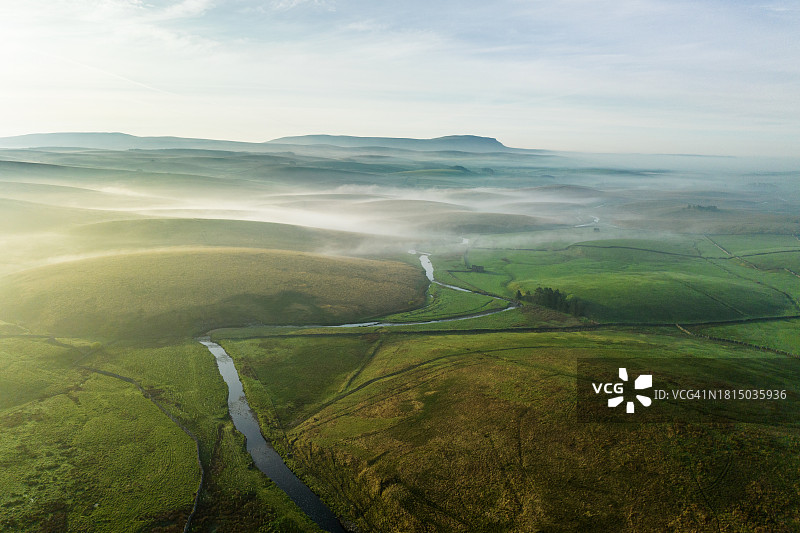 里布尔河的航拍照片图片素材