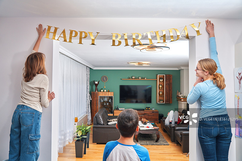 3M魔术胶带-儿童装饰和悬挂聚会花环图片素材