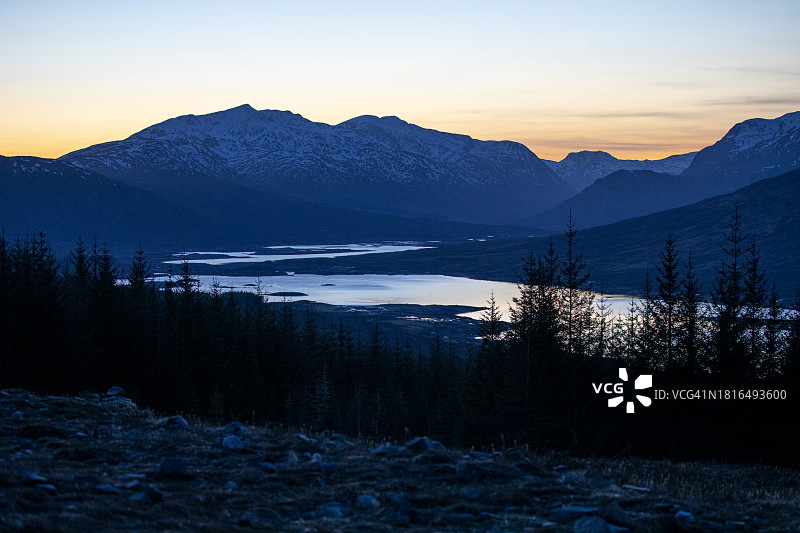 英国苏格兰高地日落时分的格伦加里图片素材