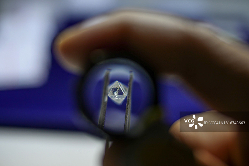 检查中的原钻图片素材