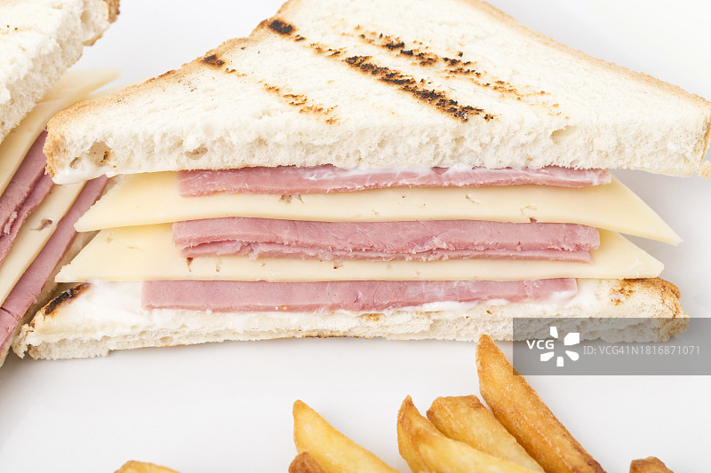 白色背景上的三明治特写图片素材