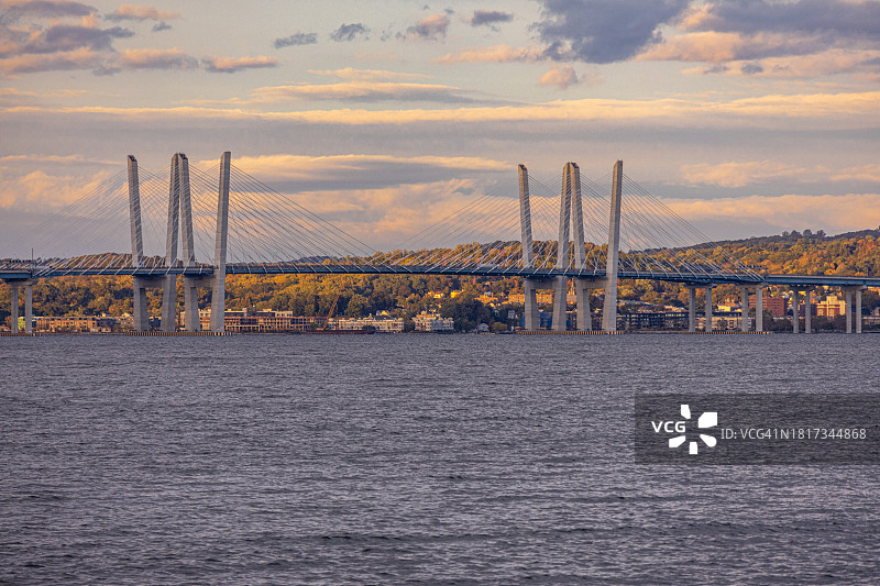 马里奥·M·科莫州长桥图片素材