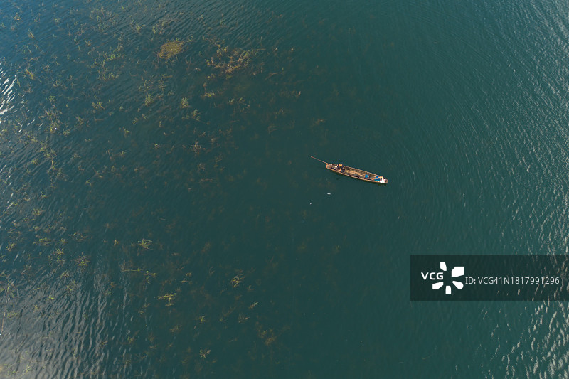 湖上的小船图片素材