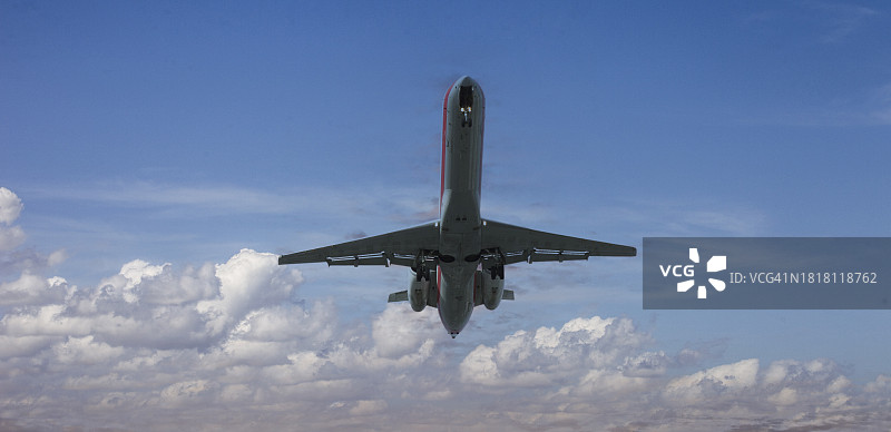 飞机起飞图片素材