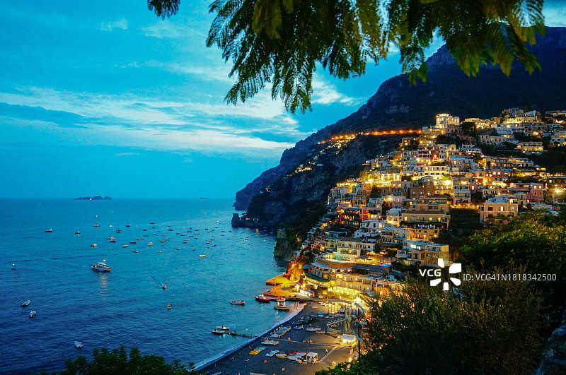 波西塔诺夜景图片素材