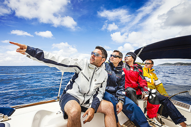 帆船上的水手图片素材