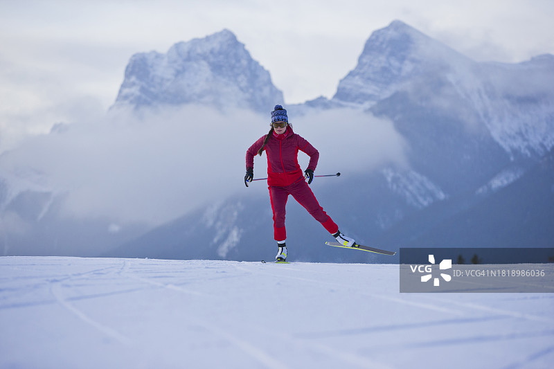 越野滑雪女子图片素材