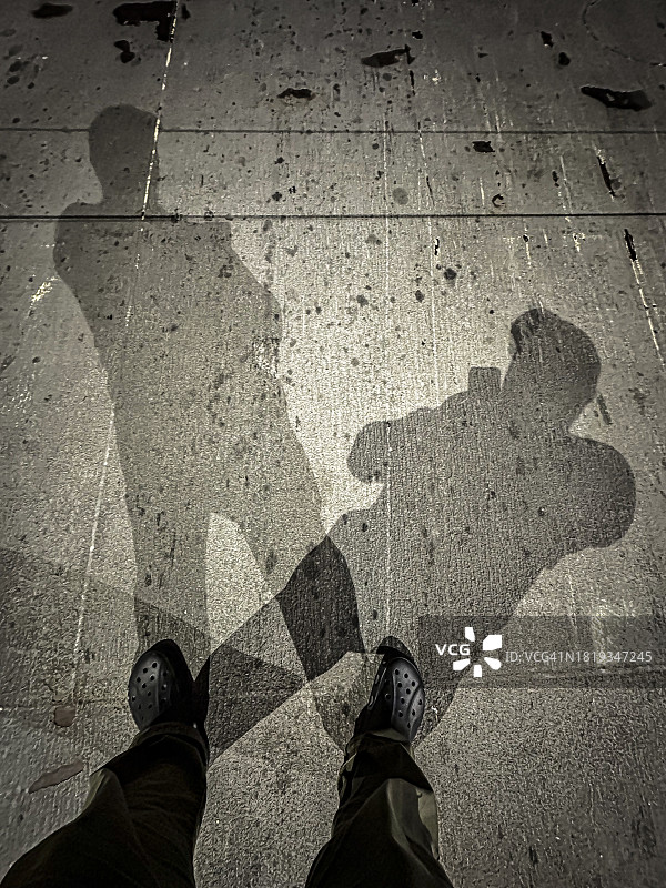 聚光灯重叠剪影图片素材