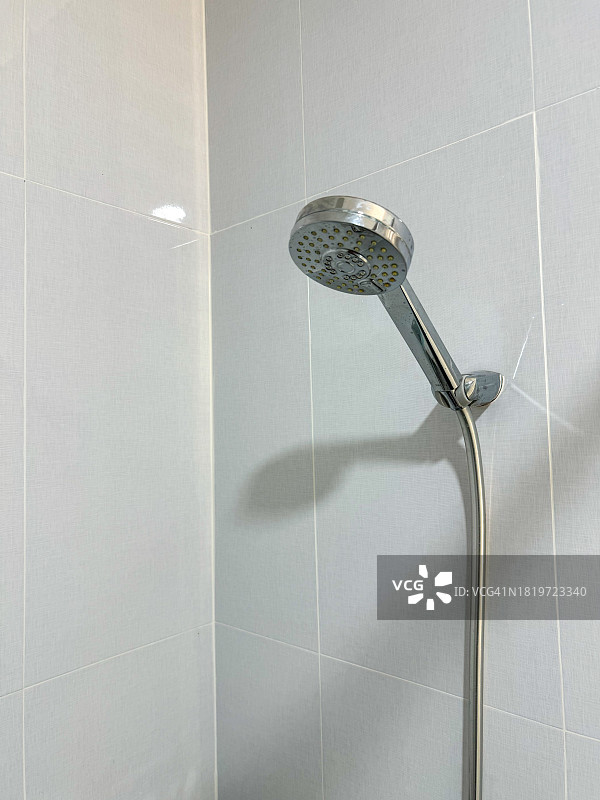 帕布亚在浴室里洗澡图片素材