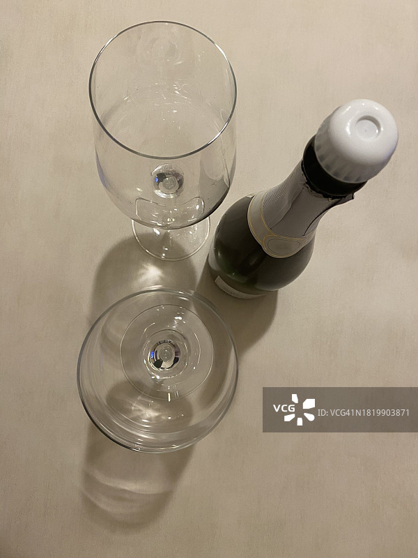 香槟和酒杯图片素材