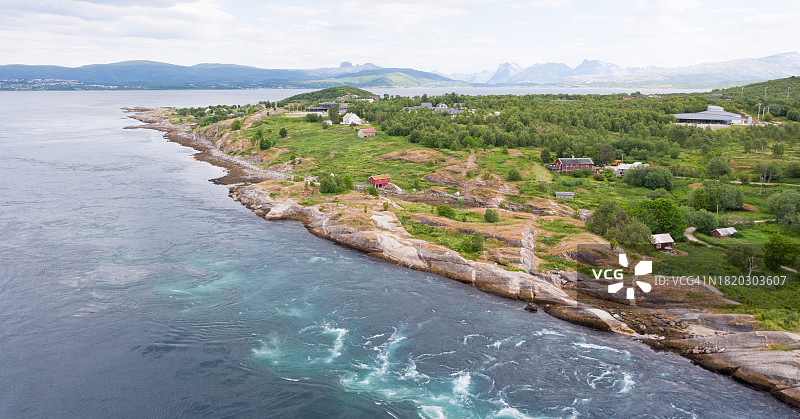 挪威北部萨尔特流海峡海岸线图片素材