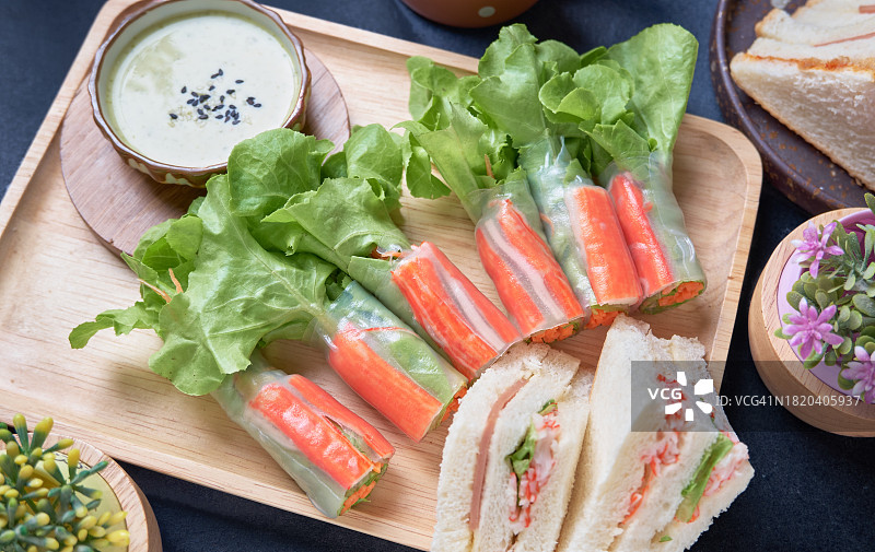 海鲜新鲜卷配迷你三明治图片素材