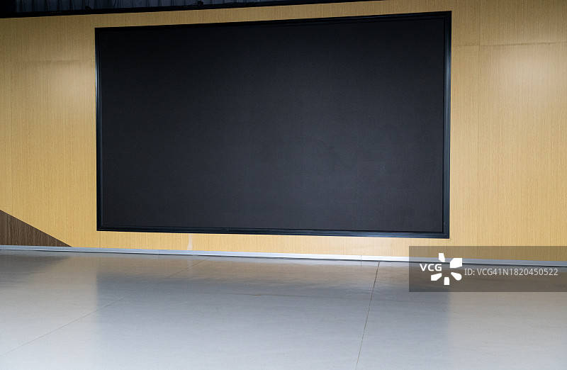 墙上的大型LED广告屏幕图片素材