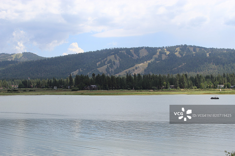 美国加利福尼亚州大熊湖湖光天色美景图片素材