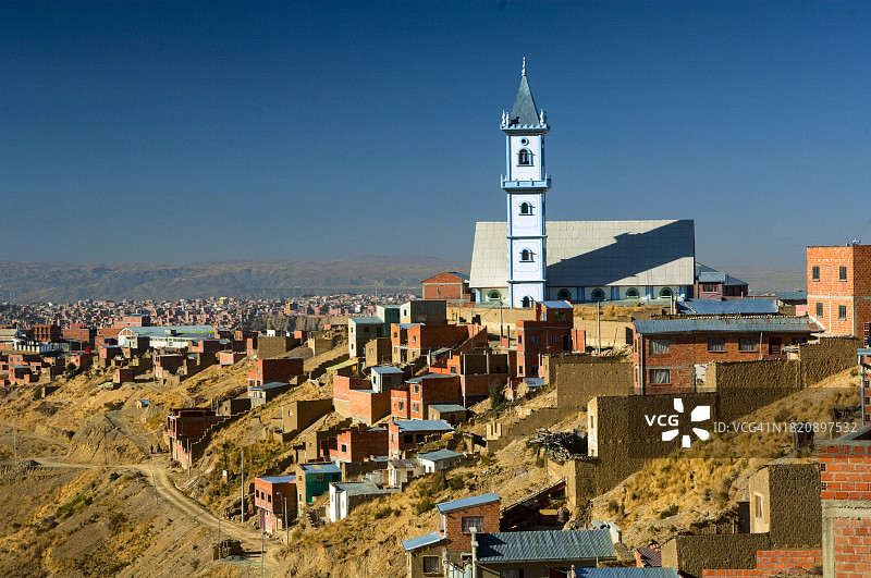 玻利维亚埃尔阿尔托的基督教堂和安第斯山脉图片素材