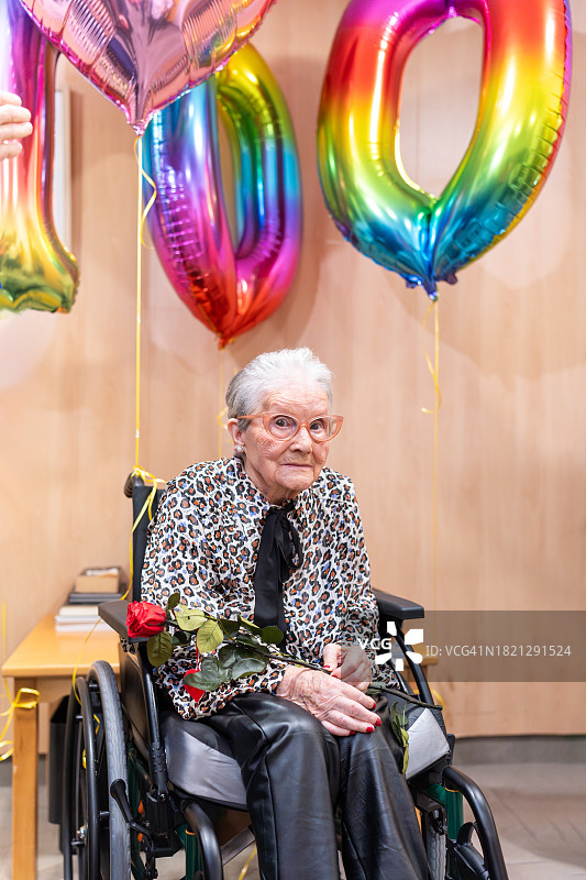 百岁庆典：奶奶的百岁生日图片素材