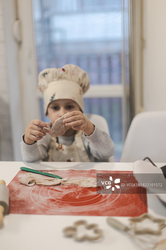 儿童制作圣诞饼干图片素材
