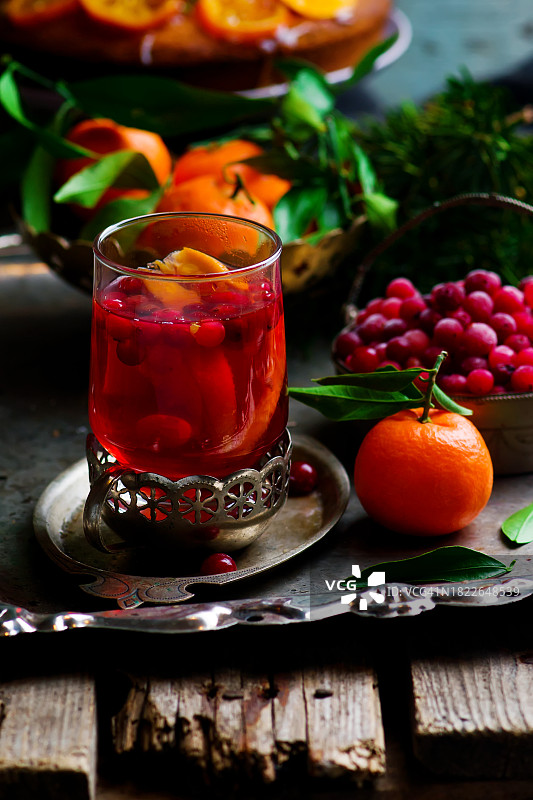 杯装香料蔓越莓苹果酒图片素材