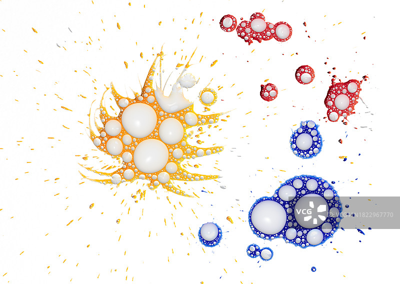 红黄蓝颜料水滴飞溅与白色背景上的小气泡图片素材