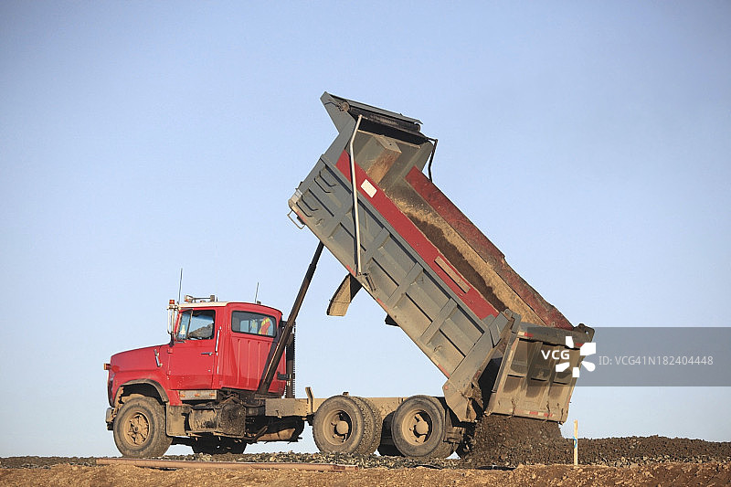 自动倾卸卡车图片素材