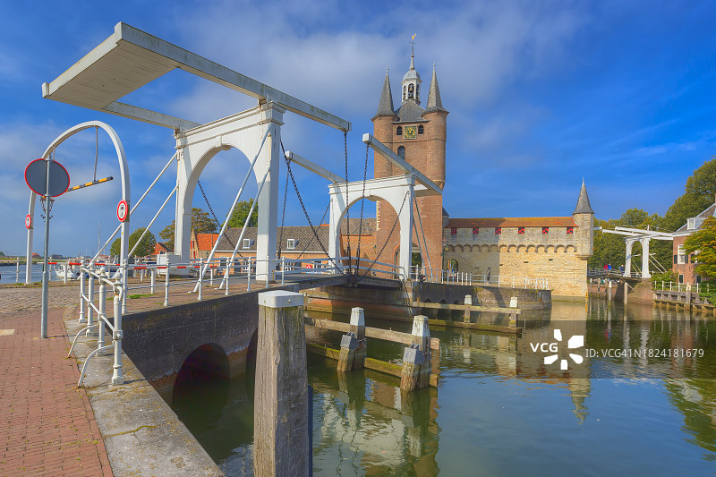泽兰省济里克泽老港的开启桥和城门图片素材
