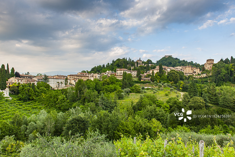 意大利威尼托阿索洛：里科山和中世纪罗卡城堡景观图片素材