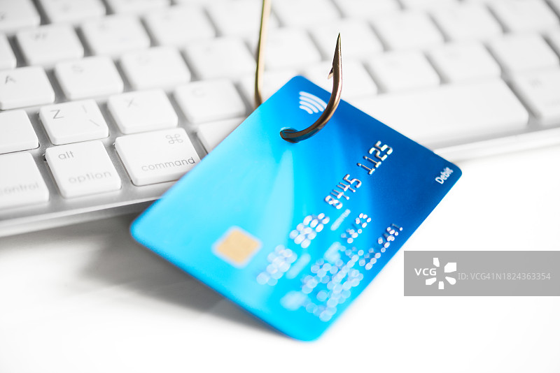 蓝色信用卡和键盘上的挂钩图片素材