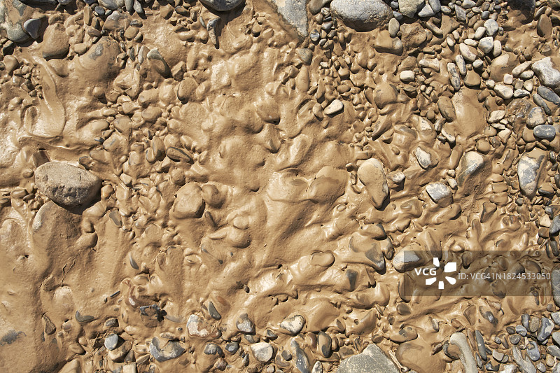 泥土和鹅卵石特写图片素材