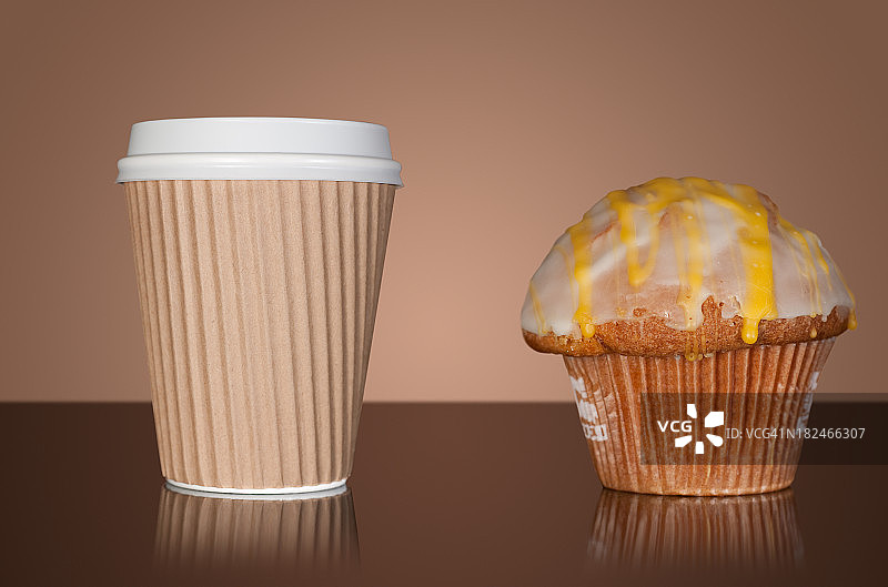 外卖咖啡和柠檬松饼图片素材
