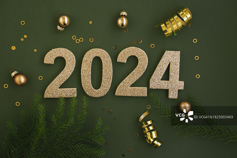 2024新年数字，绿色背景上的金色数字图片素材