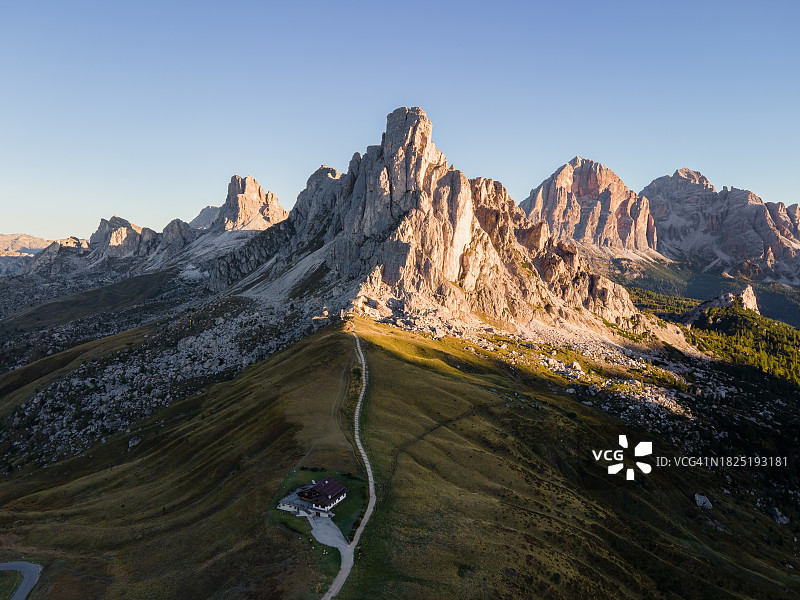 贾乌山口努沃劳山的壮丽日出图片素材