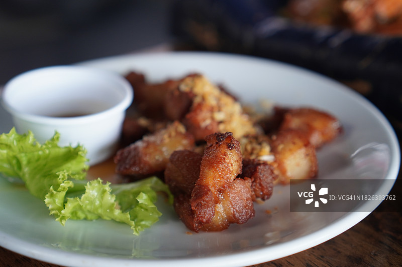 油炸鱼露猪肉图片素材