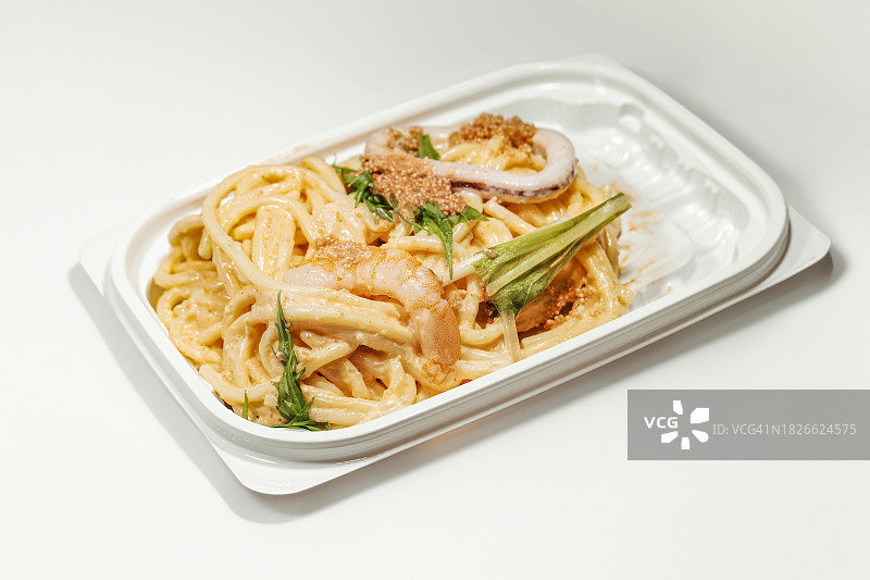 明太子海鲜意面沙拉图片素材