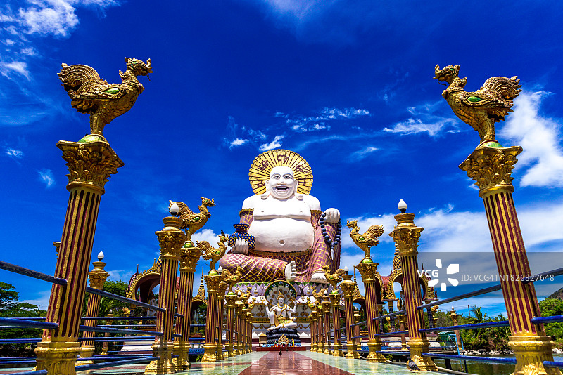 泰国苏梅岛帕莱寺的中国弥勒佛雕像图片素材