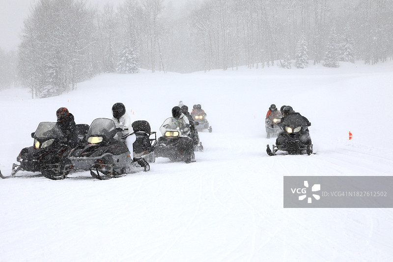 雪地摩托比赛图片素材